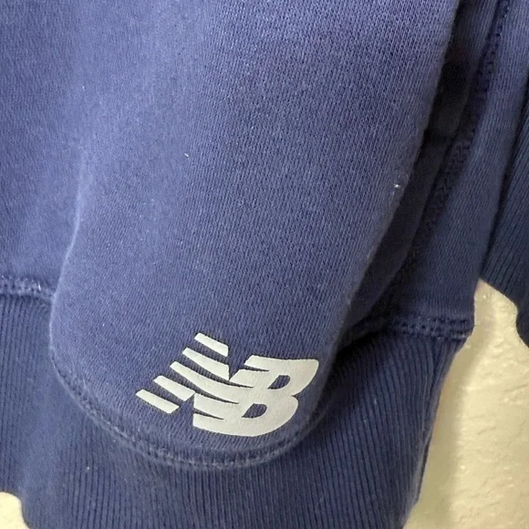 New Balance Women’s Sweatshirt Navy Blue Size Medium - Picture 2 of 5